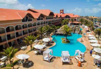 Hotel Priv   do Atalaia allows 18 year olds to book a room