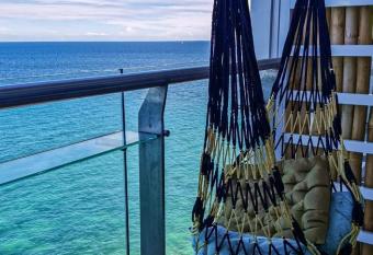 Arterra- OceanSide, fast WiFi, NFlix, kitchen - G allows 18 year olds to book a room