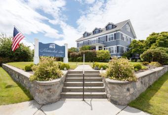 Nantucket Inn - Anacortes allows 18 year olds to book a room