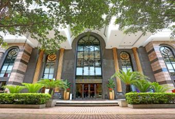 Grand Palace Hotel - Grand Hotel Management Group allows 18 year olds to book a room