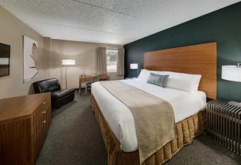Heritage Inn Hotel & Convention Centre - Moose Jaw allows 18 year olds to book a room