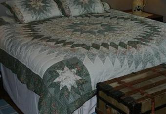 Prairie Creek Inn has rooms with a private hot tub