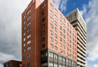 Travelodge Hotel Hobart allows 18 year olds to book a room