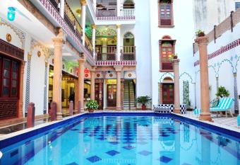 Hotel Vimal Heritage allows 18 year olds to book a room