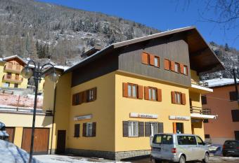 Casa Caritro has Balcony rooms