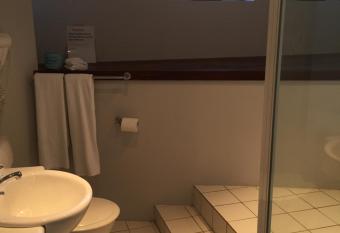 Waterfront Lodge Motel has rooms with a private hot tub