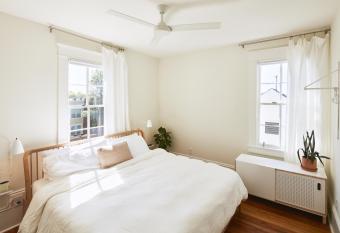 Guest House Raleigh has Balcony rooms