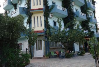 Saloustros Apartments has Balcony rooms