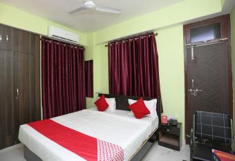 Flagship Near Anisabad Golambar allows 18 year olds to book a room