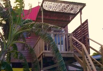 Bungalow Terre Sainte allows 18 year olds to book a room