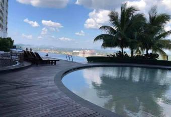 Silverscape Seaview B25-13 has rooms with a private hot tub