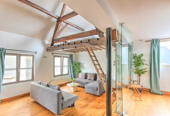 Tempel Triplex & Duplex at Historic Heart of Antwerp has Balcony rooms