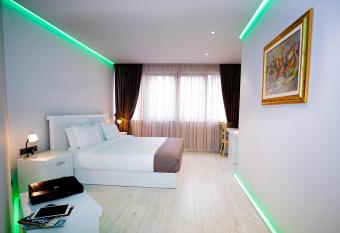 Metro Hotel Tirana allows 18 year olds to book a room