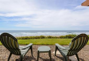 Hallmark Resort - Newport has Balcony rooms