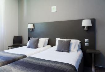 Logis H  tel Le Mas De Jossyl allows 18 year olds to book a room