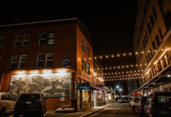 Silverbow Inn allows 18 year olds to book a room