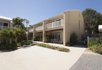 Port Campbell Parkview Motel & Apartments allows 18 year olds to book a room