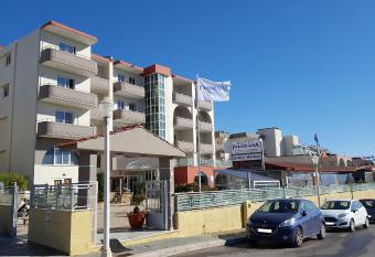 Panorama Hotel Apartments has Balcony rooms
