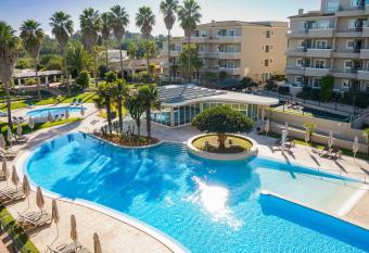 Vitor s Plaza allows 18 year olds to book a room