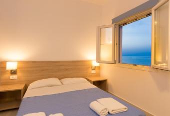 Socrates Apartmens & Restaurant has Balcony rooms