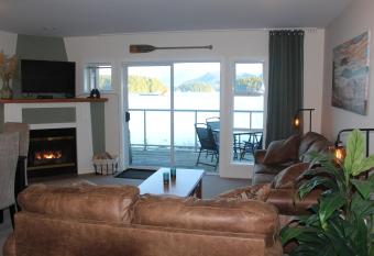 Siennas Harbour House has Balcony rooms