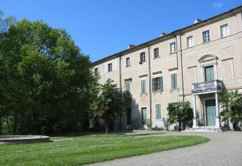 Agriturismo Villa Gropella allows 18 year olds to book a room