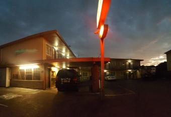 Palms Motel has Smoking rooms