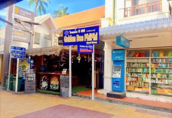 Golden Bee PhiPhi allows 18 year olds to book a room