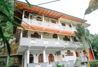 Rock House has Balcony rooms