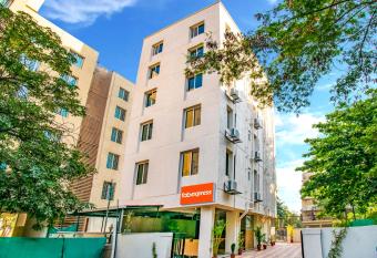 FabExpress Marvel Bliss Viman Nagar allows 18 year olds to book a room