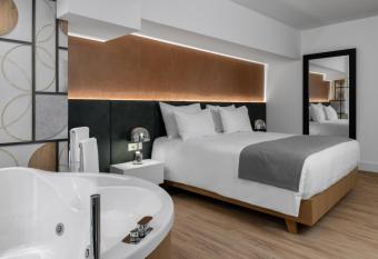 Elia Ermou Athens Hotel has rooms with a private hot tub