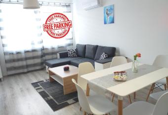 Hatvan Corner Apartments has Balcony rooms