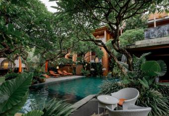 Fourteen Roses Boutique Hotel, Kuta has Balcony rooms