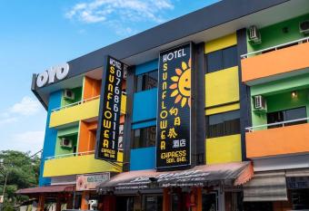 Sunflower Express Hotel allows 18 year olds to book a room