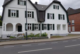 Haus Roy has Balcony rooms