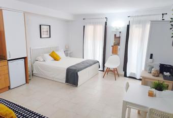 Girona La Lleona has Balcony rooms