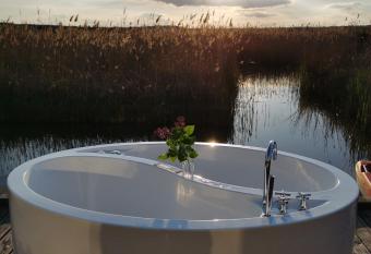 Pfahlbau Rust/Neusiedlersee Sunset II has Balcony rooms