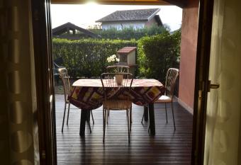 Erno Apartment has Balcony rooms