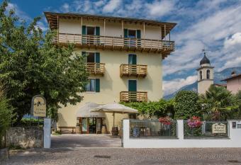 Le Servite Apartments has Balcony rooms