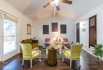 Oasis Near DFW Airport with Mediterranean Setting allows 18 year olds to book a room