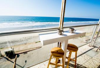 Cozy Beachfront 1 Bdr Apt has Balcony rooms