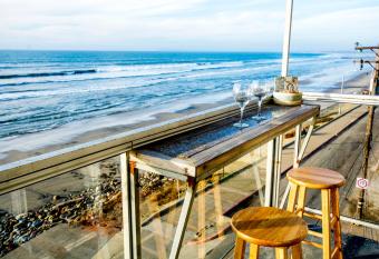 Beachfront Charming 1 Bdr 1 Bth has Balcony rooms