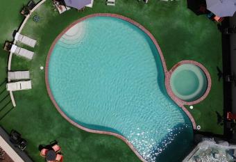 Hotel Corona Plaza allows 18 year olds to book a room