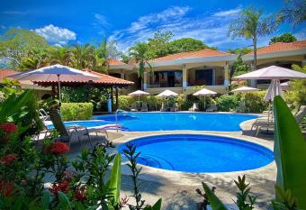 Monte Carlo Luxury Condominiums has Balcony rooms