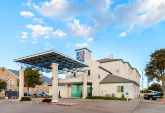 Motel 6 Weatherford Tx allows 18 year olds to book a room
