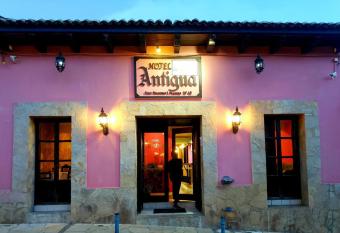 Hotel Antigua allows 18 year olds to book a room