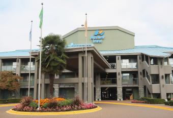 Accent Inns Burnaby allows 18 year olds to book a room