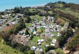 Orere Point Top 10 Holiday Park has Balcony rooms