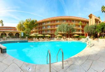 Studio 6 Phoenix Az - Sky Harbor has Balcony rooms