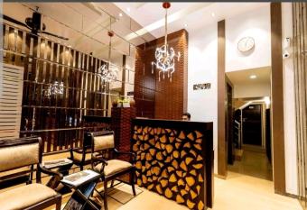 The Fountain Inn - Fort allows 18 year olds to book a room